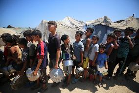 Palestinians Receive Food Rations Amid Conflict