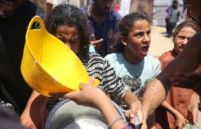 Palestinians Receive Food Rations Amid Conflict