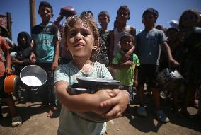 Palestinians Receive Food Rations Amid Conflict