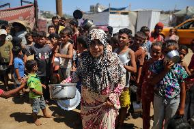 Palestinians Receive Food Rations Amid Conflict