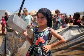 Palestinians Receive Food Rations Amid Conflict