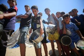 Palestinians Receive Food Rations Amid Conflict