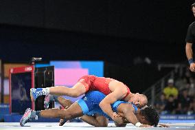 Paris 2024 - Wrestling - Zhan Beleniuk v Arkadiusz Kulynycz