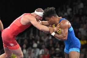 Paris 2024 - Wrestling - Zhan Beleniuk v Arkadiusz Kulynycz