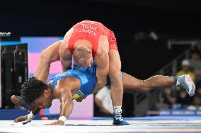 Paris 2024 - Wrestling - Zhan Beleniuk v Arkadiusz Kulynycz