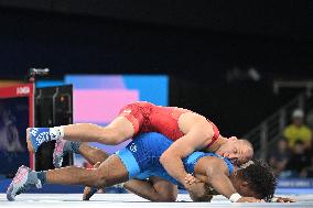 Paris 2024 - Wrestling - Zhan Beleniuk v Arkadiusz Kulynycz