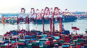 Qingdao Port Connecting 700 Ports