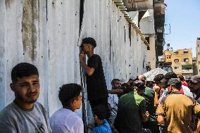 People Receive Food Aid In Jabalia Camp - Gaza