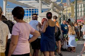 Naples, Beach Workers Protest: Umbrellas Closed And Opening Postponed