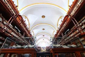 The Palafoxiana Library