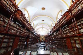 The Palafoxiana Library