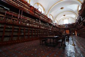 The Palafoxiana Library