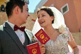 CHINA-XINJIANG-URUMQI-QIXI FESTIVAL-GROUP WEDDING (CN)