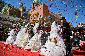 CHINA-XINJIANG-URUMQI-QIXI FESTIVAL-GROUP WEDDING (CN)