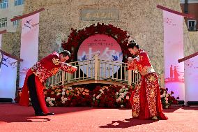 CHINA-XINJIANG-URUMQI-QIXI FESTIVAL-GROUP WEDDING (CN)