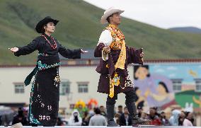 (SichuanMosaics)CHINA-SICHUAN-SERTAR-TIBETAN COSTUME- FASHION SHOW (CN)