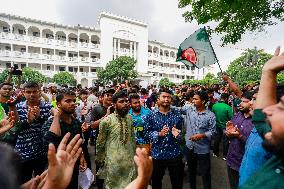 Bangladesh Chief Justice, Central Bank Chief Quit Amid Protests - Dhaka