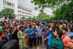 Bangladesh Chief Justice, Central Bank Chief Quit Amid Protests - Dhaka