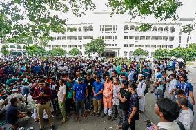 Bangladesh Chief Justice, Central Bank Chief Quit Amid Protests - Dhaka