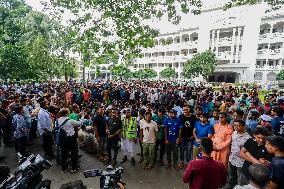 Bangladesh Chief Justice, Central Bank Chief Quit Amid Protests - Dhaka