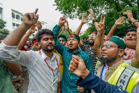 Bangladesh Chief Justice, Central Bank Chief Quit Amid Protests - Dhaka