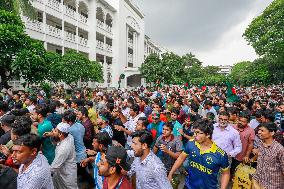 Bangladesh Chief Justice, Central Bank Chief Quit Amid Protests - Dhaka