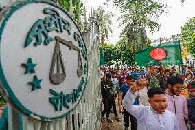 Bangladesh Chief Justice, Central Bank Chief Quit Amid Protests - Dhaka