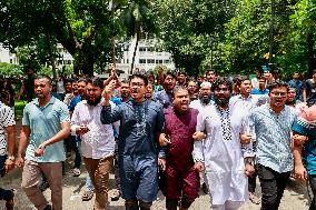 Bangladesh Chief Justice, Central Bank Chief Quit Amid Protests - Dhaka