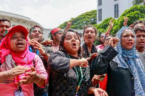 Bangladesh Chief Justice, Central Bank Chief Quit Amid Protests - Dhaka