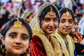 Record Set By Kashmiri Girls While Performing Folk Rouf