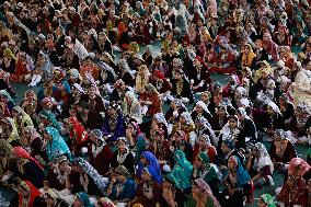 Record Set By Kashmiri Girls While Performing Folk Rouf