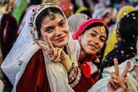 Record Set By Kashmiri Girls While Performing Folk Rouf