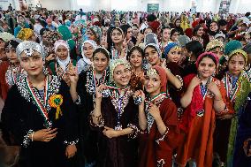 Record Set By Kashmiri Girls While Performing Folk Rouf