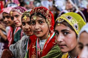 Record Set By Kashmiri Girls While Performing Folk Rouf