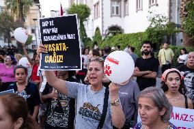 Turkish Animal Rights Activists Protest Against ‘Massacre Law’ - Izmir