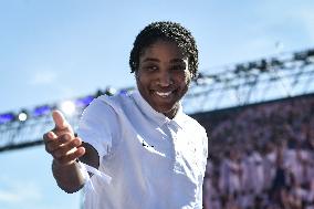 Paris 2024 - Fans salute medalists at the Parc des Champions in Paris FA