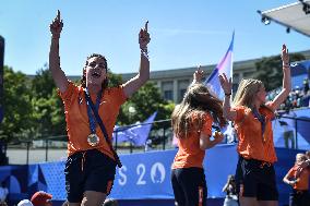 Paris 2024 - Fans salute medalists at the Parc des Champions in Paris FA