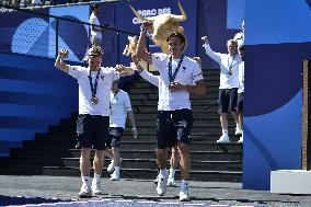 Paris 2024 - Fans salute medalists at the Parc des Champions in Paris FA