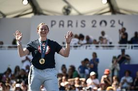 Paris 2024 - Fans salute medalists at the Parc des Champions in Paris FA