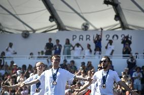 Paris 2024 - Fans salute medalists at the Parc des Champions in Paris FA