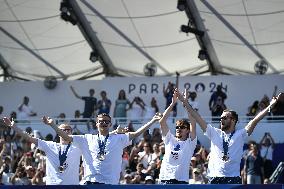 Paris 2024 - Fans salute medalists at the Parc des Champions in Paris FA