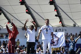 Paris 2024 - Fans salute medalists at the Parc des Champions in Paris FA