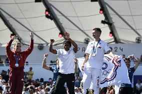 Paris 2024 - Fans salute medalists at the Parc des Champions in Paris FA