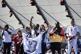 Paris 2024 - Fans salute medalists at the Parc des Champions in Paris FA