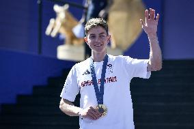 Paris 2024 - Fans salute medalists at the Parc des Champions in Paris FA