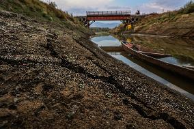 Dry Weather In Kashmir