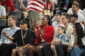 Paris 2024 - Dawn Staley And Lisa Leslie At Women's Basketball Final