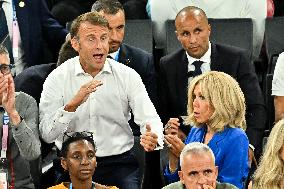 Paris 2024 - Emmanuel Macron And Brigitte At Women's Basketball Final