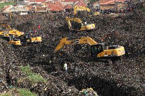 UGANDA-KAMPALA-GARBAGE DUMP LANDSLIDE-SEARCH