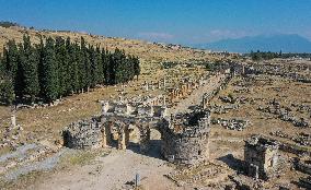 T?RKIYE-DENIZLI-HIERAPOLIS-SCENERY